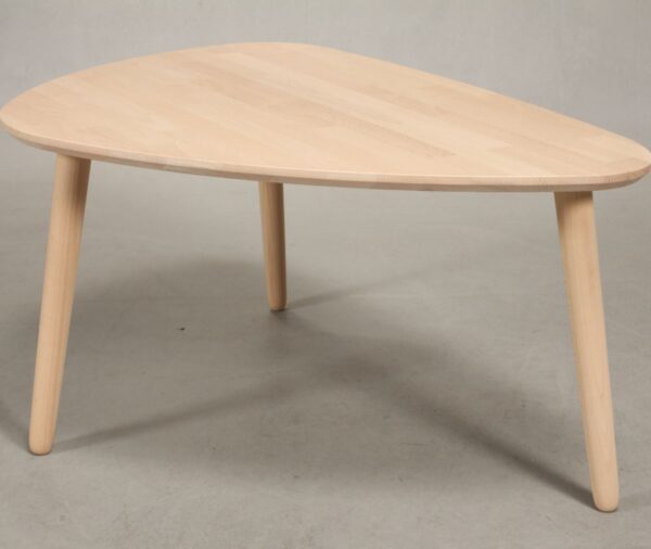 Ct 10 Sofabord I Massiv Bøg Med Organisk Trekantet Form Og Størrelse 118 X 82 Cm Højde 45 Cm Ubehandlet