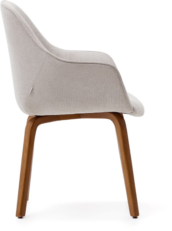 Spisebordsstol Med Armlæn Aleli Nordisk Moderne Design Beige Chenille Og Asketræsben Fra Kave Home - 8433840884172