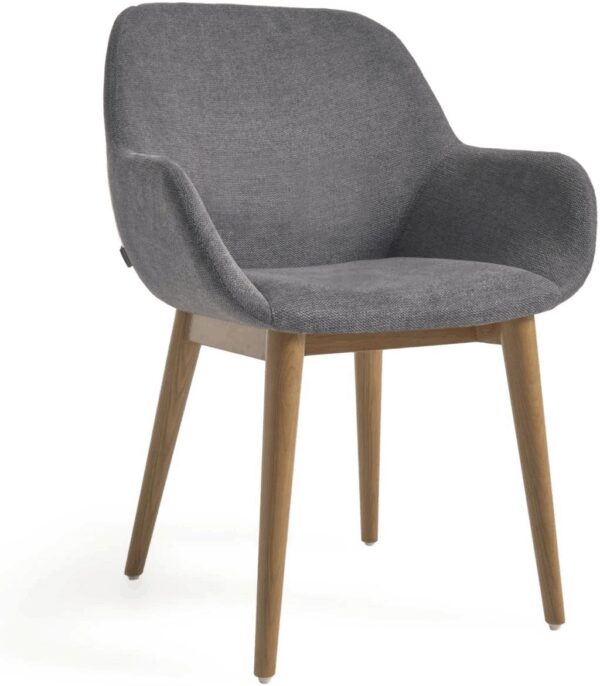 Spisebordsstol Med Armlæn Konna Mørkegrå Polstret Chenille Nordisk Design Massivt Asketræ Ben Fra Kave Home - 8433840682334